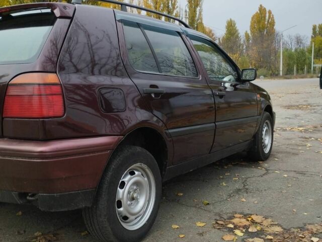 Фольксваген Гольф 1998 в Черкассах на Automoto.ua Красный Фольксваген Гольф, объемом двигателя 1 л и пробегом 1 тыс. км за 1550 $, фото 2 на Automoto.ua