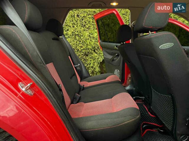 Червоний Фольксваген Гольф, об'ємом двигуна 1.6 л та пробігом 216 тис. км за 3200 $, фото 17 на Automoto.ua