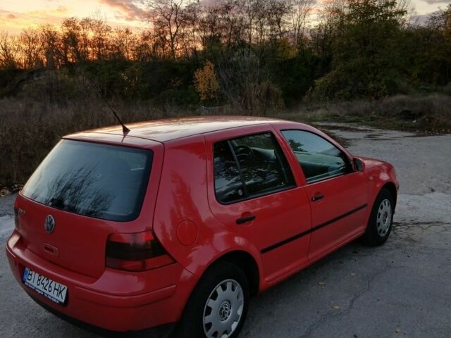 Красный Фольксваген Гольф, объемом двигателя 1.6 л и пробегом 250 тыс. км за 3450 $, фото 4 на Automoto.ua