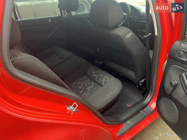 Красный Фольксваген Гольф, объемом двигателя 1.4 л и пробегом 180 тыс. км за 3200 $, фото 29 на Automoto.ua