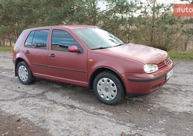 Червоний Фольксваген Гольф, об'ємом двигуна 1.39 л та пробігом 278 тис. км за 2250 $, фото 1 на Automoto.ua