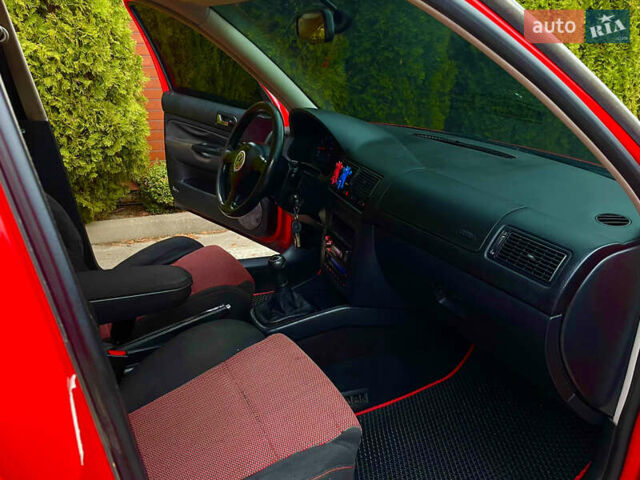 Червоний Фольксваген Гольф, об'ємом двигуна 1.6 л та пробігом 216 тис. км за 3200 $, фото 16 на Automoto.ua