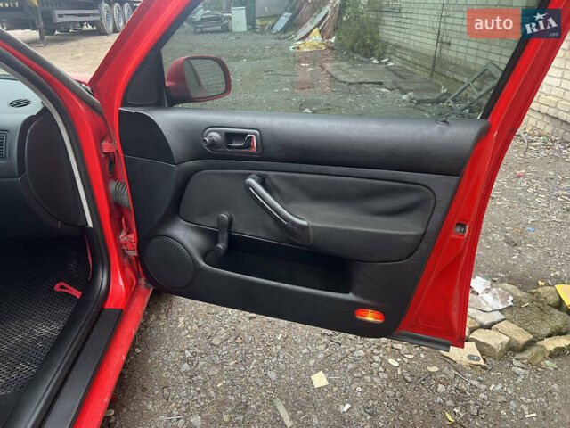 Красный Фольксваген Гольф, объемом двигателя 1.4 л и пробегом 180 тыс. км за 3200 $, фото 26 на Automoto.ua