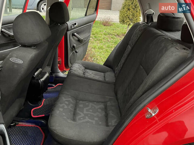 Червоний Фольксваген Гольф, об'ємом двигуна 1.4 л та пробігом 240 тис. км за 2999 $, фото 8 на Automoto.ua