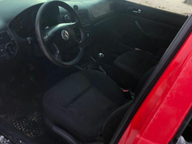 Красный Фольксваген Гольф, объемом двигателя 1.4 л и пробегом 230 тыс. км за 1600 $, фото 5 на Automoto.ua