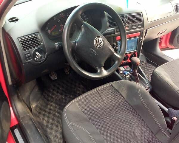 Красный Фольксваген Гольф, объемом двигателя 1.4 л и пробегом 270 тыс. км за 3600 $, фото 2 на Automoto.ua