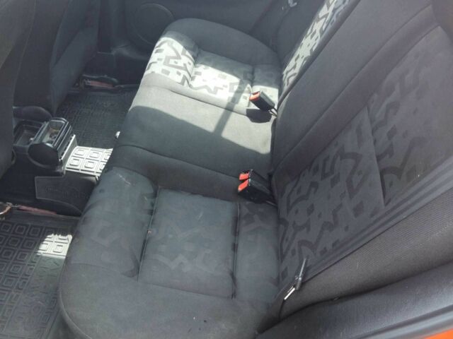 Красный Фольксваген Гольф, объемом двигателя 1.4 л и пробегом 342 тыс. км за 2900 $, фото 7 на Automoto.ua