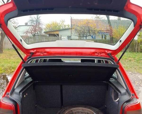 Червоний Фольксваген Гольф, об'ємом двигуна 1.39 л та пробігом 305 тис. км за 2800 $, фото 9 на Automoto.ua