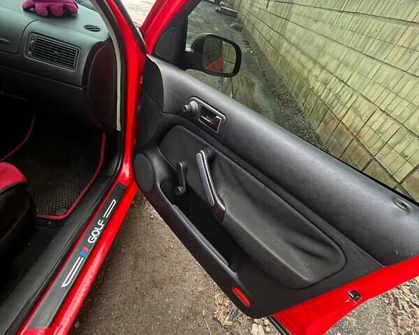 Червоний Фольксваген Гольф, об'ємом двигуна 1.39 л та пробігом 311 тис. км за 3400 $, фото 16 на Automoto.ua