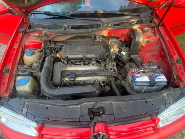 Красный Фольксваген Гольф, объемом двигателя 1.4 л и пробегом 270 тыс. км за 3000 $, фото 3 на Automoto.ua