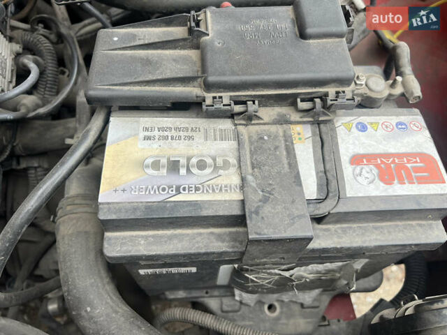 Красный Фольксваген Гольф, объемом двигателя 1.4 л и пробегом 180 тыс. км за 3200 $, фото 34 на Automoto.ua