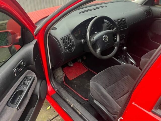 Красный Фольксваген Гольф, объемом двигателя 1.6 л и пробегом 100 тыс. км за 4000 $, фото 3 на Automoto.ua