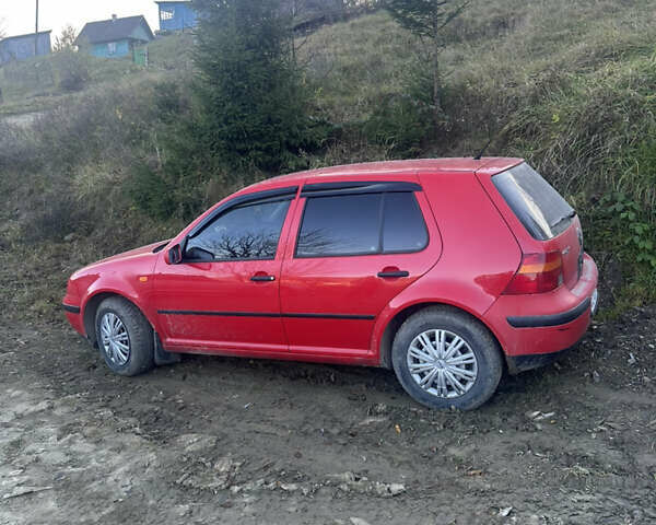 Красный Фольксваген Гольф, объемом двигателя 1.39 л и пробегом 272 тыс. км за 3600 $, фото 1 на Automoto.ua