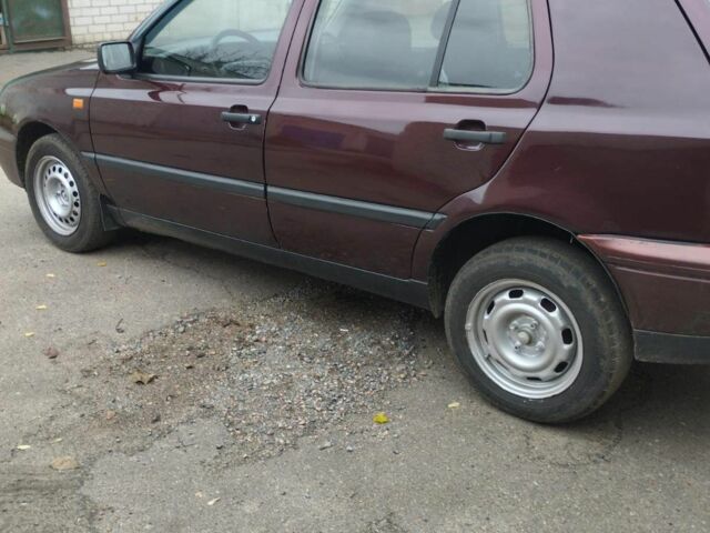 Фольксваген Гольф 1998 в Черкассах на Automoto.ua Красный Фольксваген Гольф, объемом двигателя 1 л и пробегом 1 тыс. км за 1550 $, фото 5 на Automoto.ua