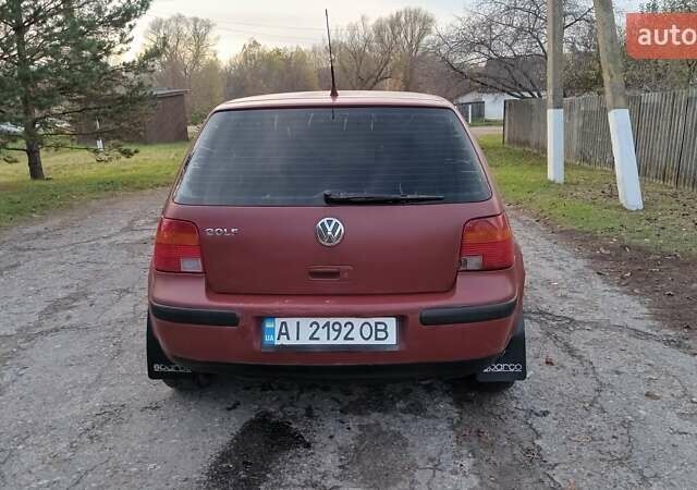 Червоний Фольксваген Гольф, об'ємом двигуна 1.39 л та пробігом 278 тис. км за 2250 $, фото 4 на Automoto.ua