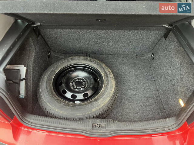 Красный Фольксваген Гольф, объемом двигателя 1.4 л и пробегом 180 тыс. км за 3200 $, фото 25 на Automoto.ua