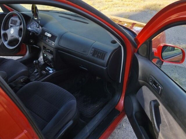 Красный Фольксваген Гольф, объемом двигателя 1.6 л и пробегом 280 тыс. км за 2760 $, фото 9 на Automoto.ua