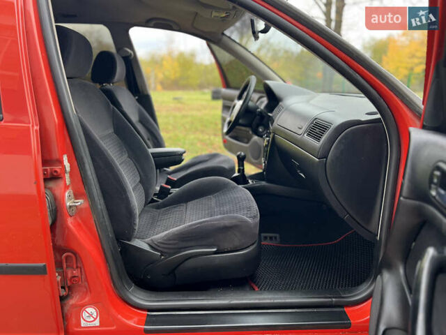 Красный Фольксваген Гольф, объемом двигателя 1.39 л и пробегом 308 тыс. км за 3000 $, фото 21 на Automoto.ua