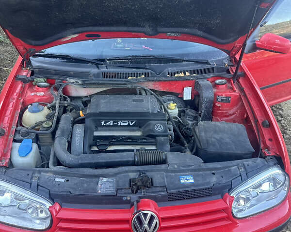 Красный Фольксваген Гольф, объемом двигателя 1.39 л и пробегом 272 тыс. км за 3600 $, фото 7 на Automoto.ua