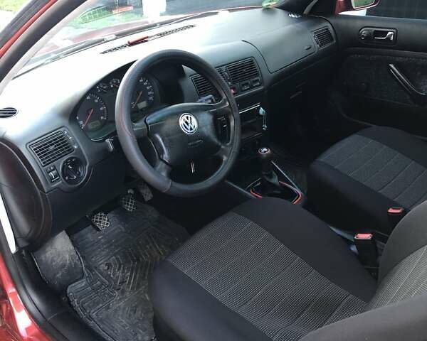 Червоний Фольксваген Гольф, об'ємом двигуна 1.39 л та пробігом 261 тис. км за 3000 $, фото 26 на Automoto.ua