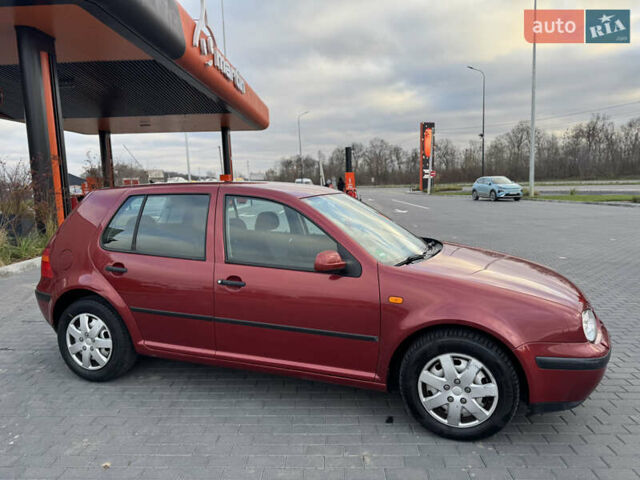 Красный Фольксваген Гольф, объемом двигателя 1.6 л и пробегом 179 тыс. км за 4100 $, фото 5 на Automoto.ua