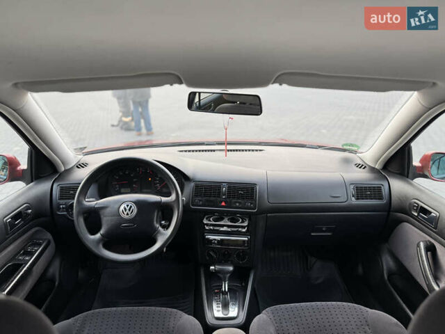 Красный Фольксваген Гольф, объемом двигателя 1.6 л и пробегом 179 тыс. км за 4100 $, фото 14 на Automoto.ua