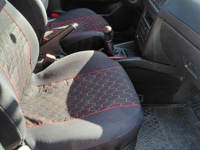 Красный Фольксваген Гольф, объемом двигателя 1.9 л и пробегом 363 тыс. км за 3700 $, фото 12 на Automoto.ua