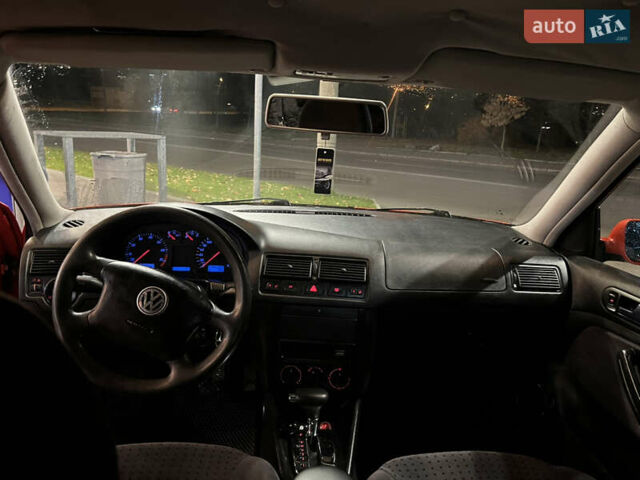 Красный Фольксваген Гольф, объемом двигателя 1.6 л и пробегом 400 тыс. км за 5000 $, фото 3 на Automoto.ua