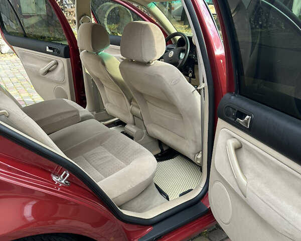 Красный Фольксваген Гольф, объемом двигателя 1.39 л и пробегом 255 тыс. км за 4200 $, фото 14 на Automoto.ua