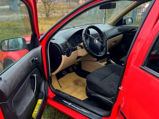 Красный Фольксваген Гольф, объемом двигателя 1.6 л и пробегом 250 тыс. км за 2900 $, фото 5 на Automoto.ua