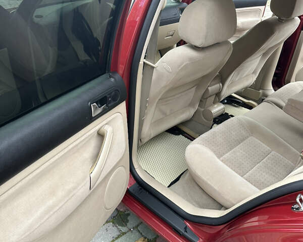 Красный Фольксваген Гольф, объемом двигателя 1.39 л и пробегом 255 тыс. км за 4200 $, фото 11 на Automoto.ua