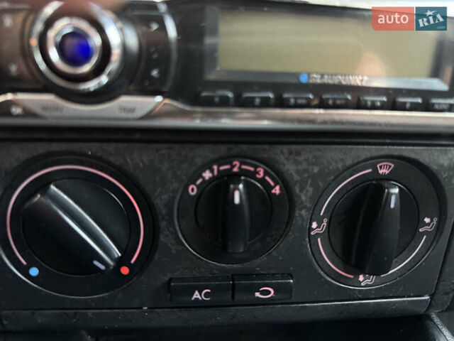 Красный Фольксваген Гольф, объемом двигателя 1.6 л и пробегом 179 тыс. км за 4100 $, фото 20 на Automoto.ua