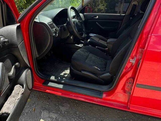 Красный Фольксваген Гольф, объемом двигателя 1.6 л и пробегом 310 тыс. км за 2800 $, фото 5 на Automoto.ua