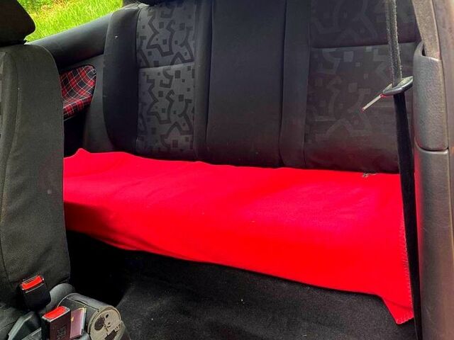 Красный Фольксваген Гольф, объемом двигателя 1.4 л и пробегом 317 тыс. км за 2400 $, фото 8 на Automoto.ua