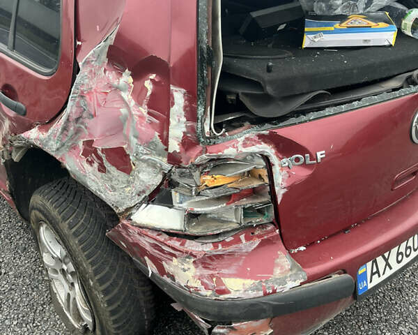 Красный Фольксваген Гольф, объемом двигателя 1.6 л и пробегом 349 тыс. км за 1500 $, фото 7 на Automoto.ua