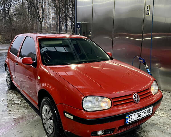 Красный Фольксваген Гольф, объемом двигателя 1.39 л и пробегом 322 тыс. км за 2850 $, фото 1 на Automoto.ua