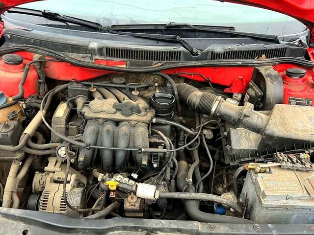 Красный Фольксваген Гольф, объемом двигателя 1.6 л и пробегом 250 тыс. км за 2900 $, фото 6 на Automoto.ua