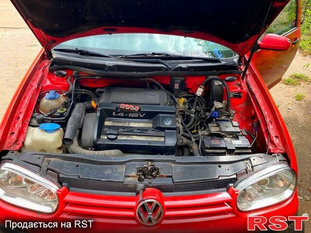 Красный Фольксваген Гольф, объемом двигателя 1.4 л и пробегом 317 тыс. км за 2400 $, фото 5 на Automoto.ua