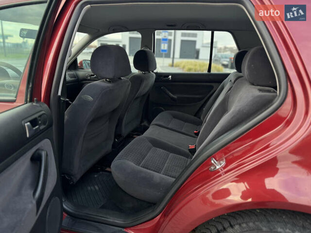 Красный Фольксваген Гольф, объемом двигателя 1.6 л и пробегом 179 тыс. км за 4100 $, фото 11 на Automoto.ua
