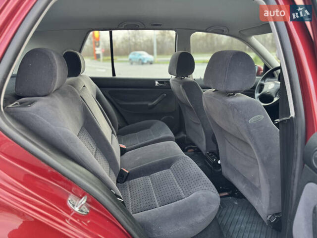 Красный Фольксваген Гольф, объемом двигателя 1.6 л и пробегом 179 тыс. км за 4100 $, фото 13 на Automoto.ua