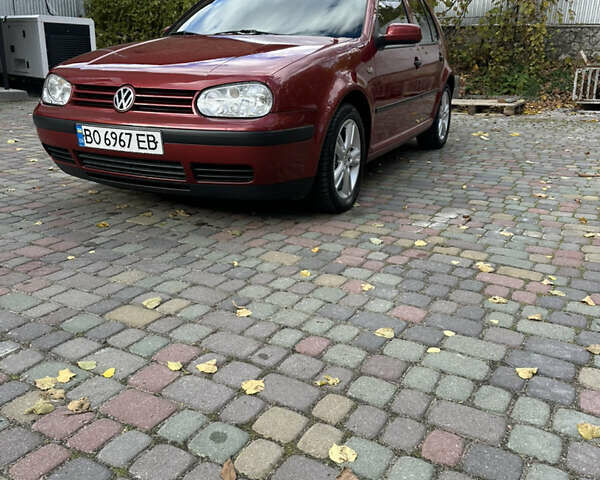 Красный Фольксваген Гольф, объемом двигателя 1.39 л и пробегом 255 тыс. км за 4200 $, фото 2 на Automoto.ua