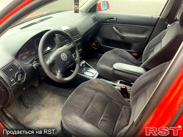 Червоний Фольксваген Гольф, об'ємом двигуна 1.6 л та пробігом 128 тис. км за 3200 $, фото 2 на Automoto.ua