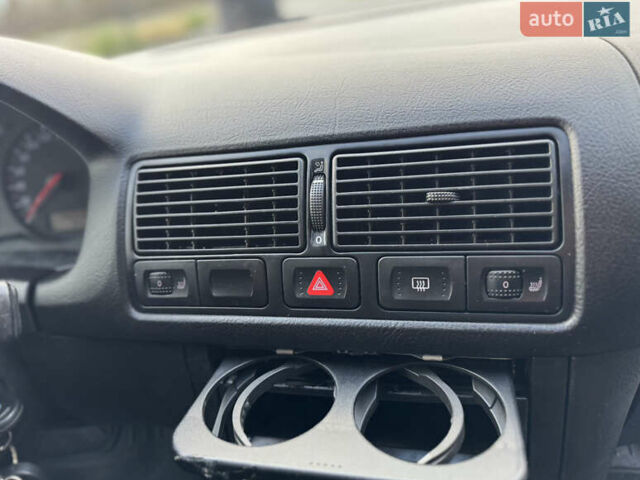 Красный Фольксваген Гольф, объемом двигателя 1.6 л и пробегом 179 тыс. км за 4100 $, фото 19 на Automoto.ua