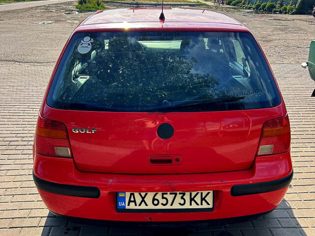 Червоний Фольксваген Гольф, об'ємом двигуна 1.4 л та пробігом 202 тис. км за 2800 $, фото 4 на Automoto.ua