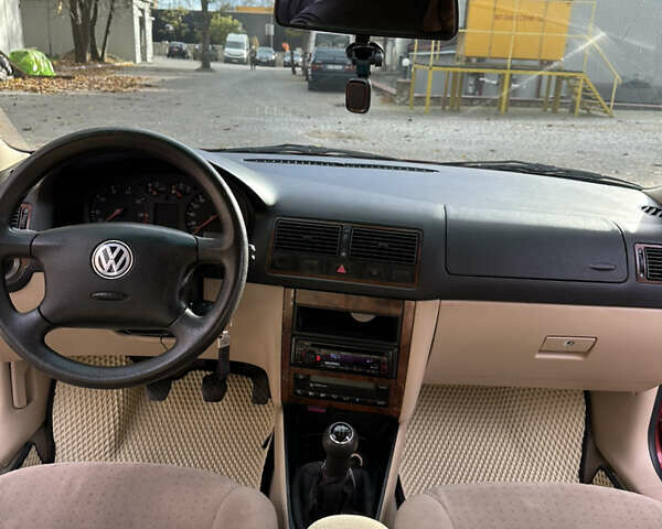 Красный Фольксваген Гольф, объемом двигателя 1.39 л и пробегом 255 тыс. км за 4200 $, фото 16 на Automoto.ua