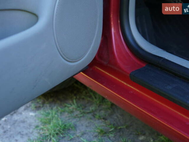 Красный Фольксваген Гольф, объемом двигателя 1.6 л и пробегом 225 тыс. км за 4150 $, фото 46 на Automoto.ua