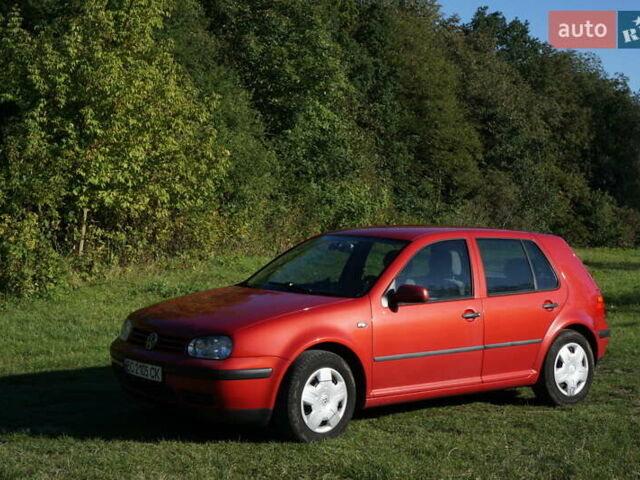 Красный Фольксваген Гольф, объемом двигателя 1.6 л и пробегом 225 тыс. км за 4150 $, фото 1 на Automoto.ua