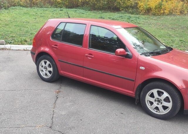 Красный Фольксваген Гольф, объемом двигателя 1.4 л и пробегом 250 тыс. км за 4800 $, фото 7 на Automoto.ua