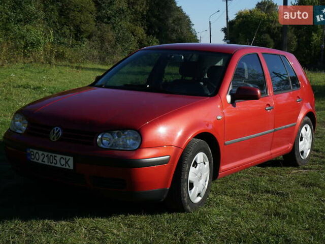 Красный Фольксваген Гольф, объемом двигателя 1.6 л и пробегом 225 тыс. км за 4150 $, фото 2 на Automoto.ua