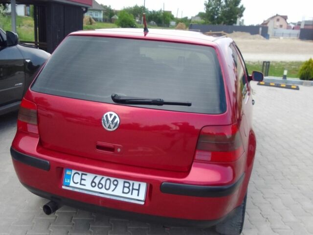 Красный Фольксваген Гольф, объемом двигателя 1.4 л и пробегом 345 тыс. км за 3716 $, фото 1 на Automoto.ua